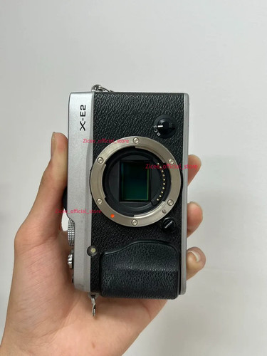 Fotocamera digitale mirrorless